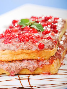 Berry pasta tatlı plaka