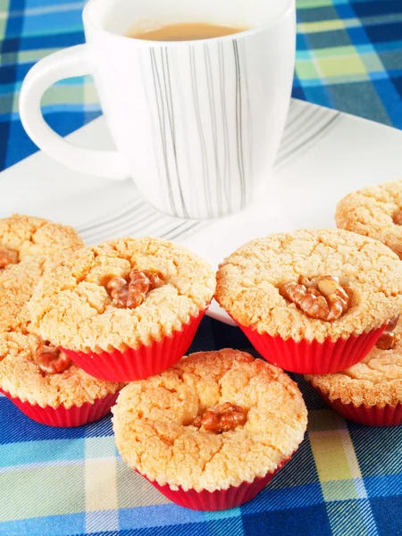 Pasteles dulces con taza de café — Foto de Stock