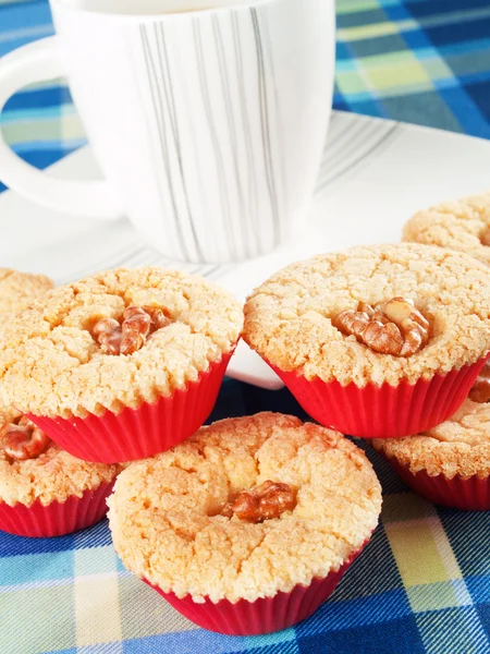 Cupcake manis dengan secangkir kopi — Stok Foto