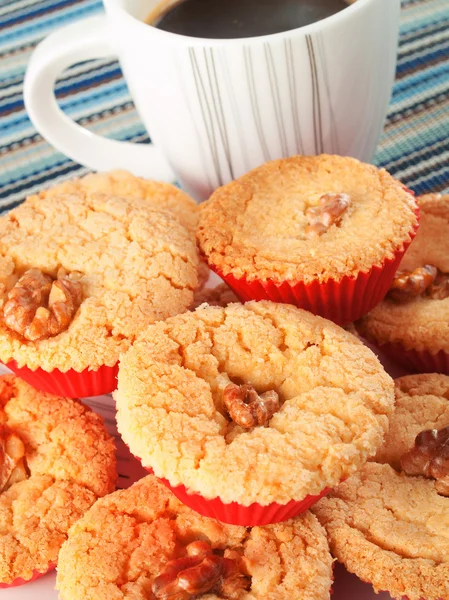 Pasteles dulces con taza de café — Foto de Stock