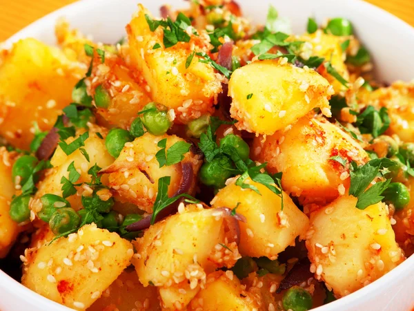 Potatoes with sesame and cilantro — Stock Photo, Image