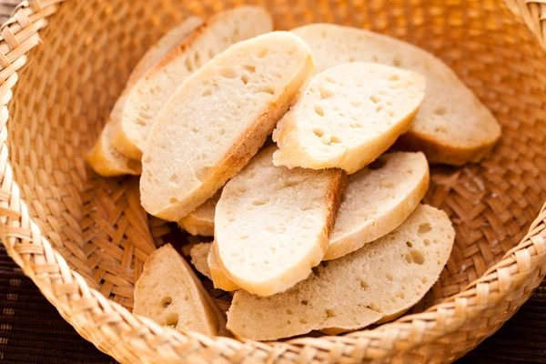 Baguette fatte in casa nel cestino — Foto Stock