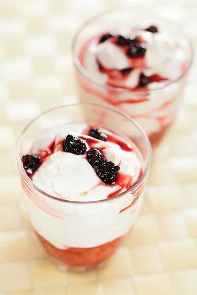 Mascarpone cream with blackberries — Stock Photo, Image