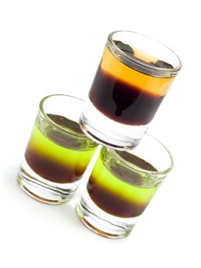 Hamamböceği ve bok çim kokteyller üzerinde