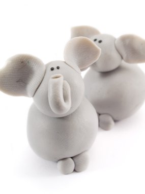 Topraktan yapılmış filler