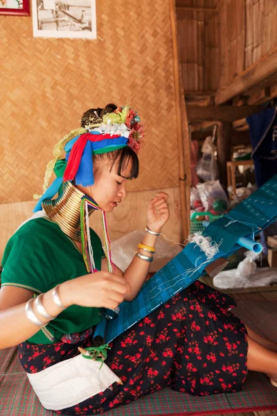 Long neck woman weaving — Stock Photo, Image