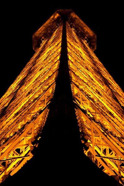 Eiffel tower door nacht, Parijs — Stockfoto