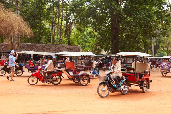 Tuk-tuk a Angkor Wat, Cambogia — Foto Stock