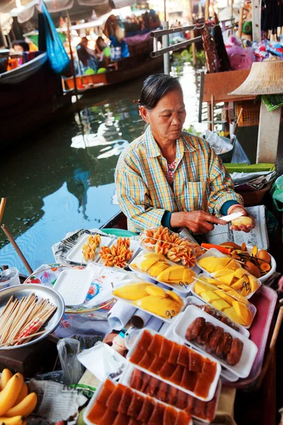 Mercado flotante de Damnoen Saduak — Foto de Stock