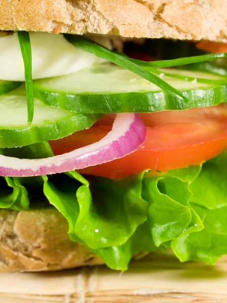 Sanduíche vegetariano com legumes — Fotografia de Stock