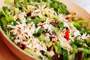 Taze yeşil salata kaşar peyniri ile