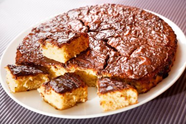 Çikolata sır ile ev yapımı kek