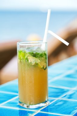 Mojito kokteyl havuz