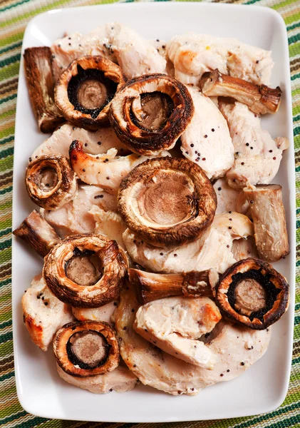 Chicken with mushrooms in dish — Stock Photo, Image