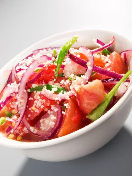 Salad with tomatoes, peppers and onion — Stock Photo, Image