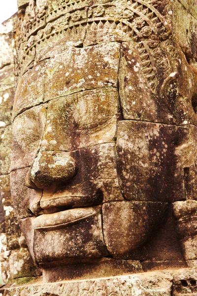 Лица в храме Байон, Ангкор-Ват — стоковое фото