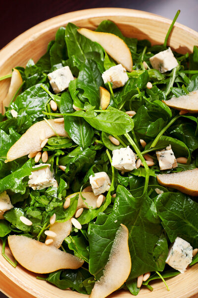 Spinach salad with blue cheese