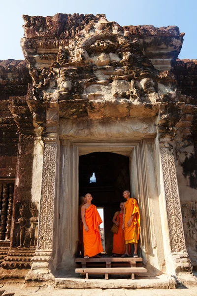 Monjes en Angkor Wat, Camboya —  Fotos de Stock
