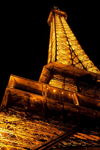 Eiffel tower door nacht, Parijs — Stockfoto