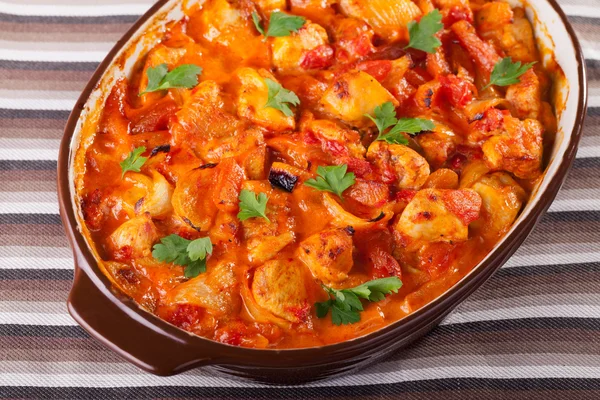 Casserole with chicken, potatoes and tomatoes — Stock Photo, Image