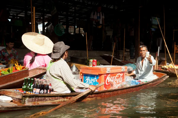 Mercado flotante de Damnoen Saduak — Foto de Stock