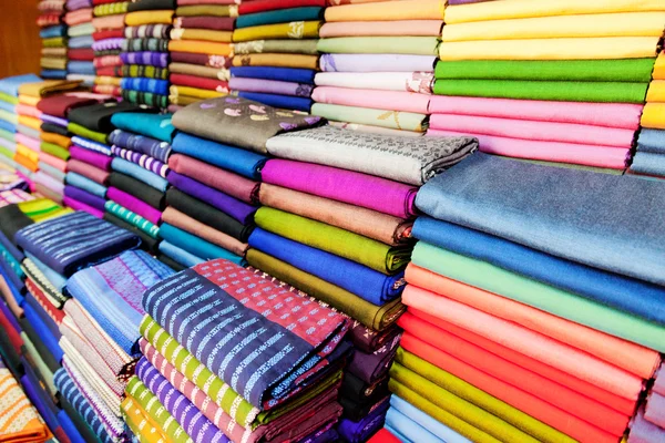 Fábrica de seda birmanesa — Fotografia de Stock