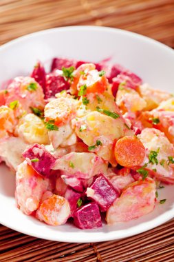 Havuç patates ve pancar salatası