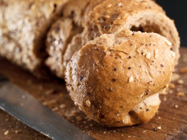 Taze ekmek bıçağı ile