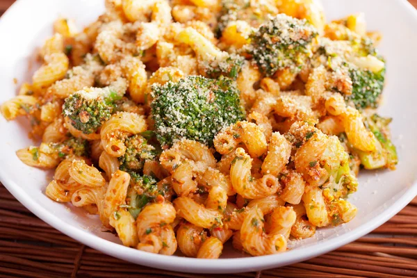 Pasta with broccoli and tomato sauce — Stock Photo, Image