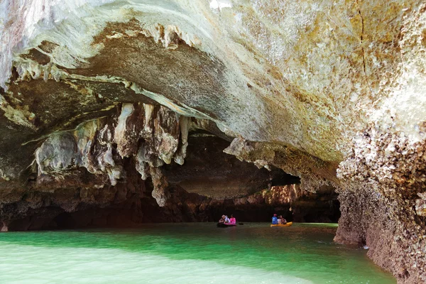 Jízda na kajaku v Pang Nga Bay, Thajsko — Stock fotografie