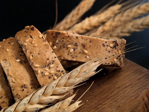 Homemade bread with raw wheat — Stock Photo, Image