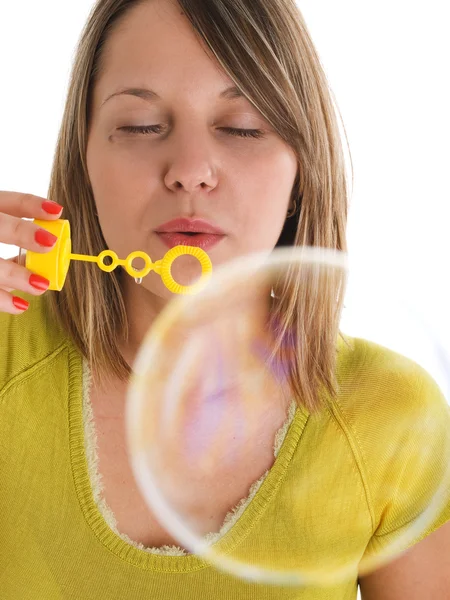 Menina soprando bolhas de sabão — Fotografia de Stock