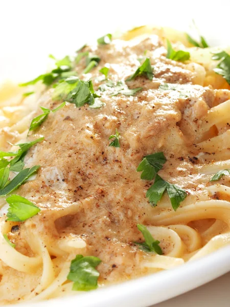 Tagliatelle met tonijn — Stockfoto