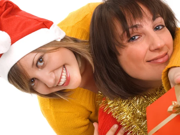 Amigos intercambiando regalos de Navidad — Foto de Stock