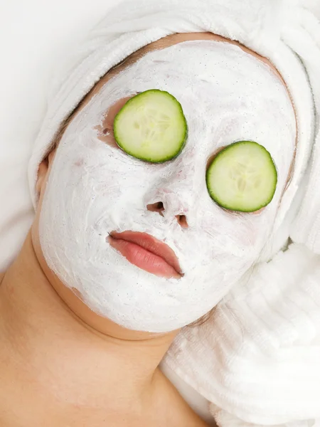 Žena s obličejovou maskou — Stock fotografie