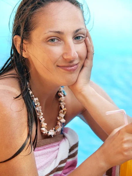 Donna in piscina — Foto Stock