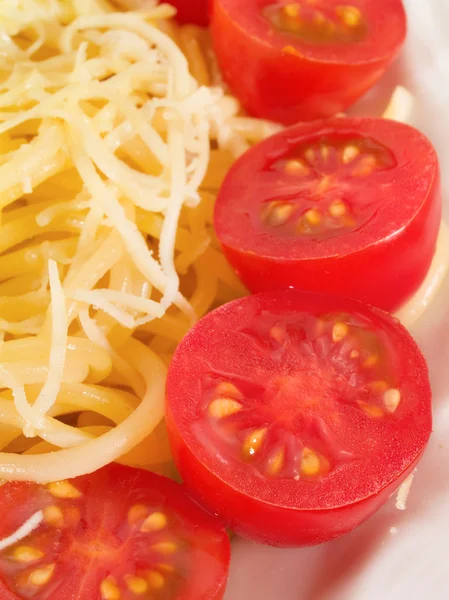 Spaghetti with cherry tomatoes — Stock Photo, Image