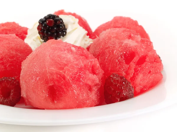 Wassermelonenbällchen mit Beeren — Stockfoto