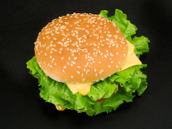 Hambúrguer com bife, queijo, tomate — Fotografia de Stock