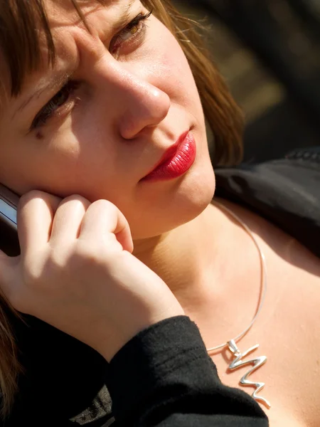 Wütende Frau mit Handy — Stockfoto