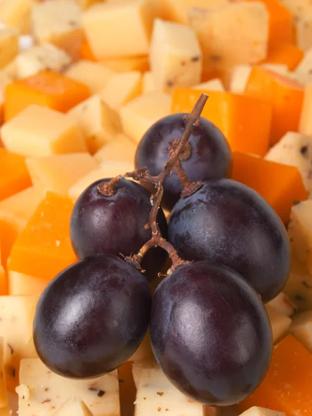 Cheese with blue grapes — Stock Photo, Image
