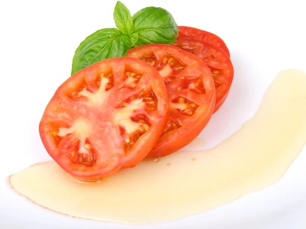 Tomatsallad på vit — Stockfoto