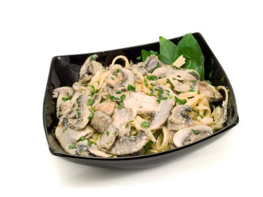 Linguini mantar ve krema ile