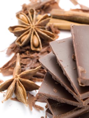 çikolata tarçın ve anason ile