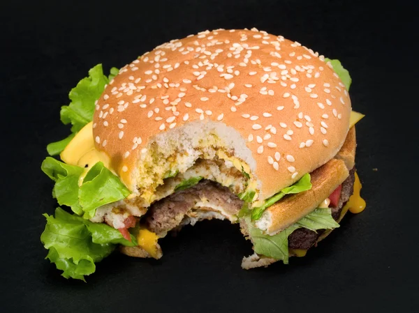 Hambúrguer com bife e queijo — Fotografia de Stock