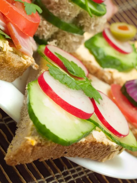 Sandwiches with fresh vegetables — Stock Photo, Image