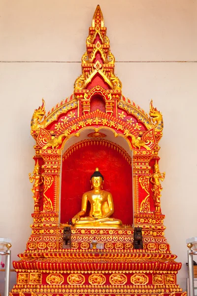 Estátua de Buda em Wat Chedi Luang — Fotografia de Stock