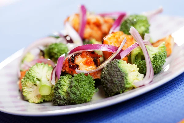 Broccoli och kyckling sallad — Stockfoto