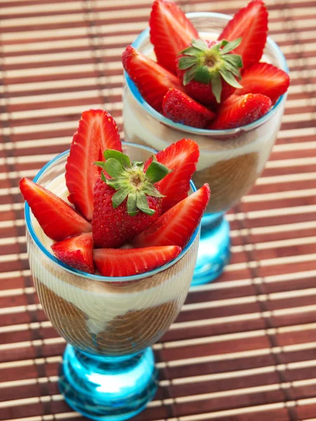 Mascarpone cream with strawberries — Stock Photo, Image