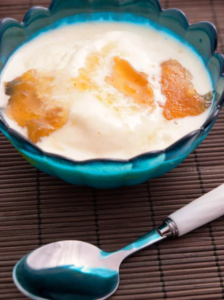 Yogur griego con frutas — Foto de Stock